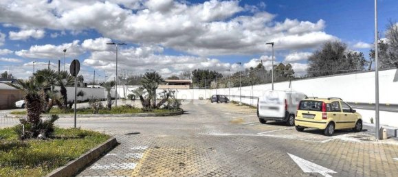 2800m² Commercial property in Lecce, Italy No. 313481 5