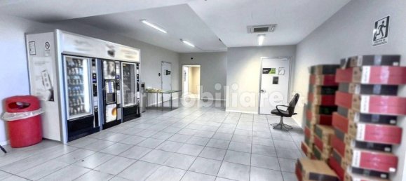 2800m² Commercial property in Lecce, Italy No. 313481 9