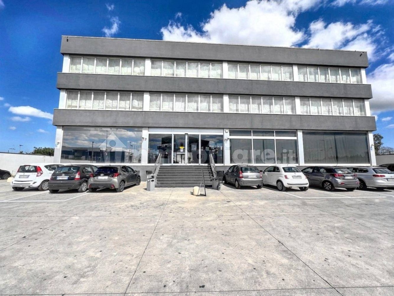 2800m² Commercial property in Lecce, Italy No. 313481