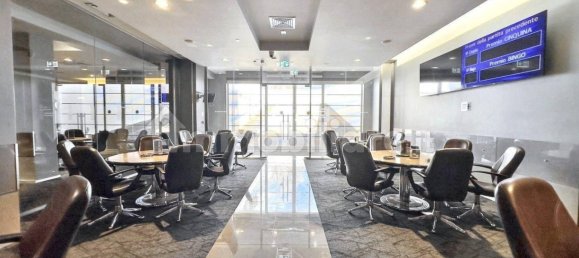 2800m² Commercial property in Lecce, Italy No. 313481 3