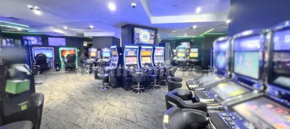 2800m² Commercial property in Lecce, Italy No. 313481 21