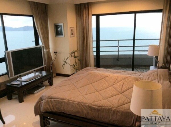 4 bedrooms Condo in Pattaya, Thailand No. 886
