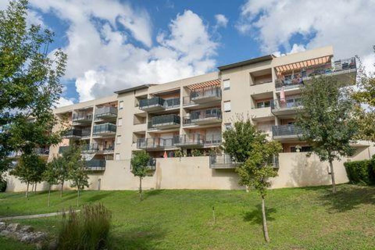 Studio in the Condo in Marseille, France No. 13970