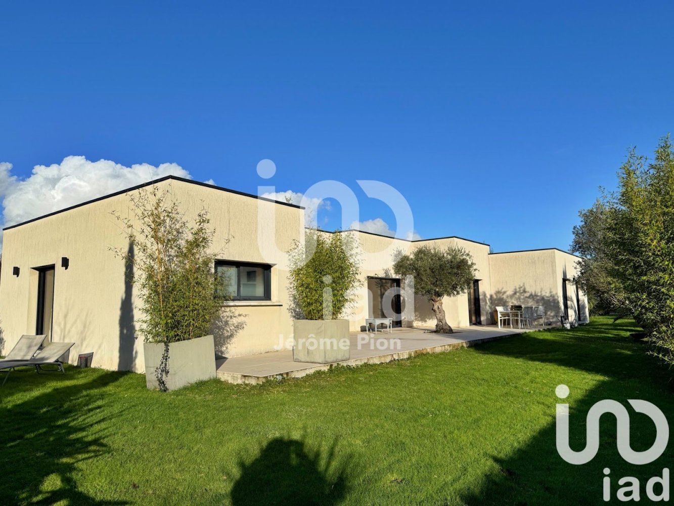 4 chambres Maison à Saint-Cyr-sur-Loire, France No. 48174