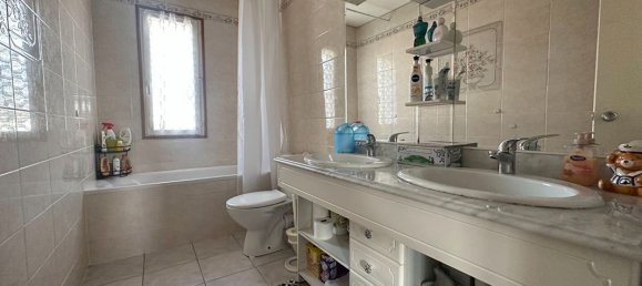 Casa de 4 dormitorios en Orleans, France No. 219643 10