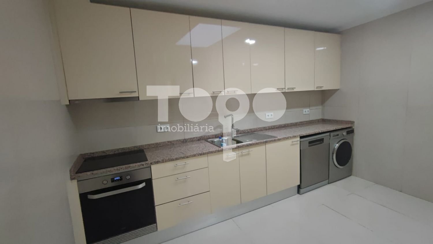 3 bedrooms House in Porto, Portugal No. 187422