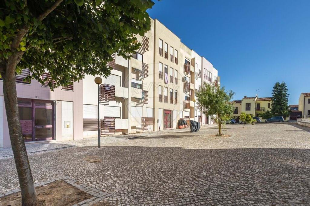 3 bedrooms Apartment in Almada, Portugal No. 212438