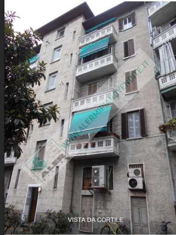 3 bedrooms Apartment in Milan, Italy No. 390954