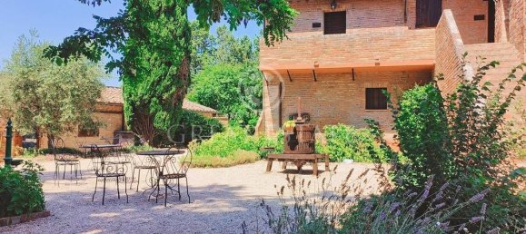 24 bedrooms House in Castiglione del Lago, Italy No. 119390 2