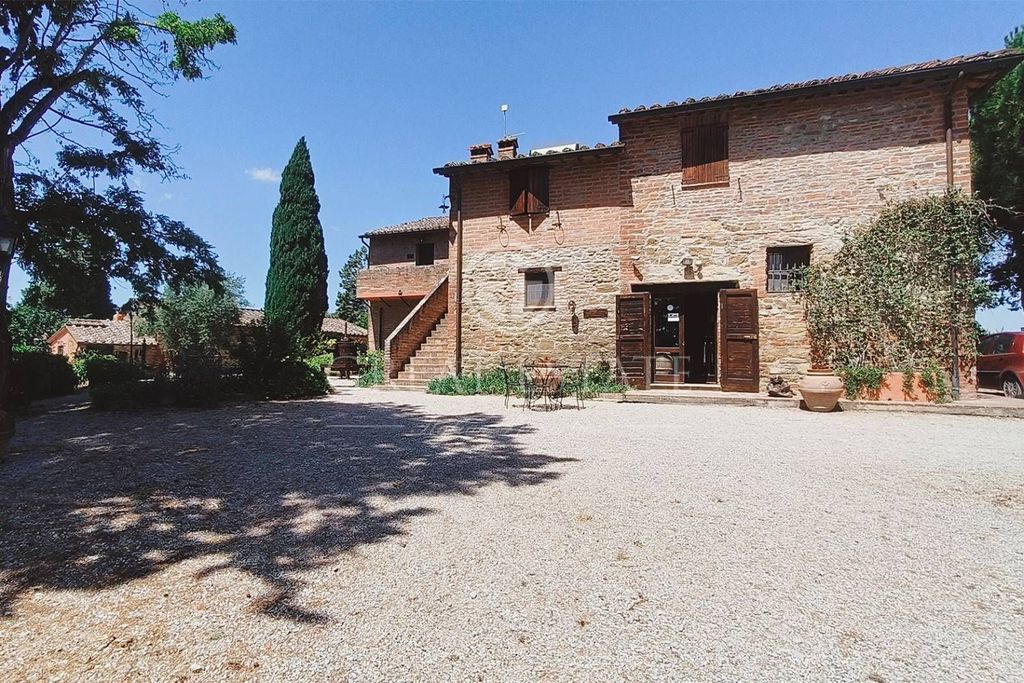 24 bedrooms House in Castiglione del Lago, Italy No. 119390