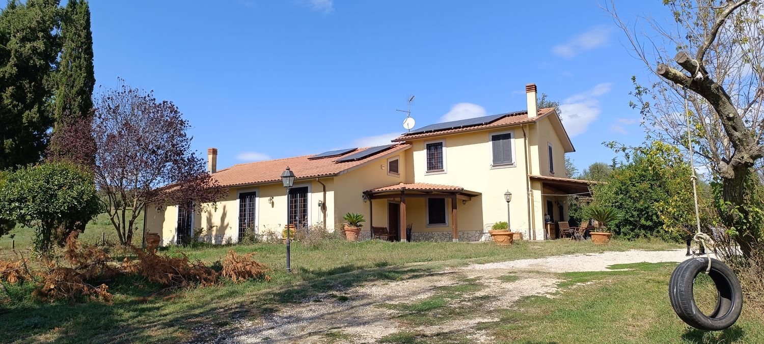 12 rooms Villa in Montelibretti, Italy No. 256872