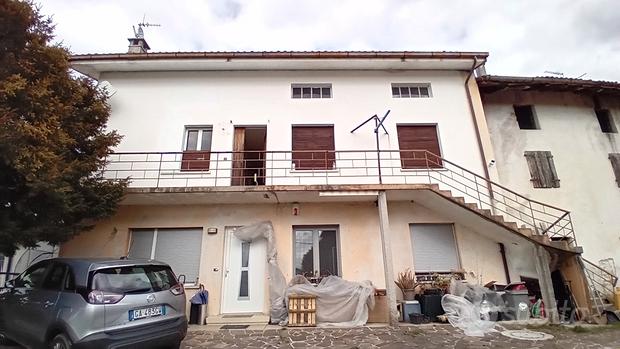 5 rooms Apartment in Udine, Italy No. 253129