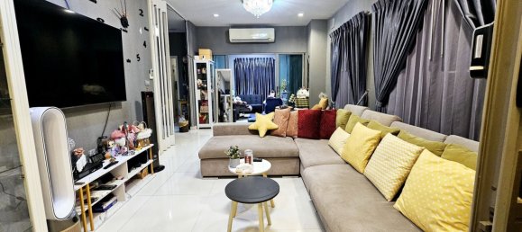 Casa de 4 dormitorios en Saphan Sung, Thailand No. 72512 18