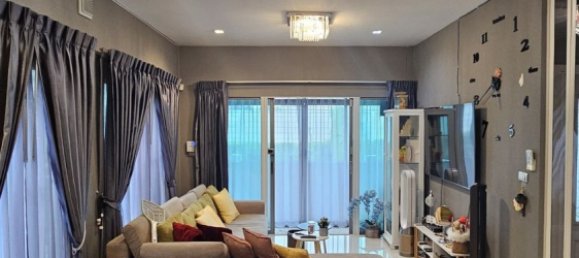 Casa de 4 dormitorios en Saphan Sung, Thailand No. 72512 8