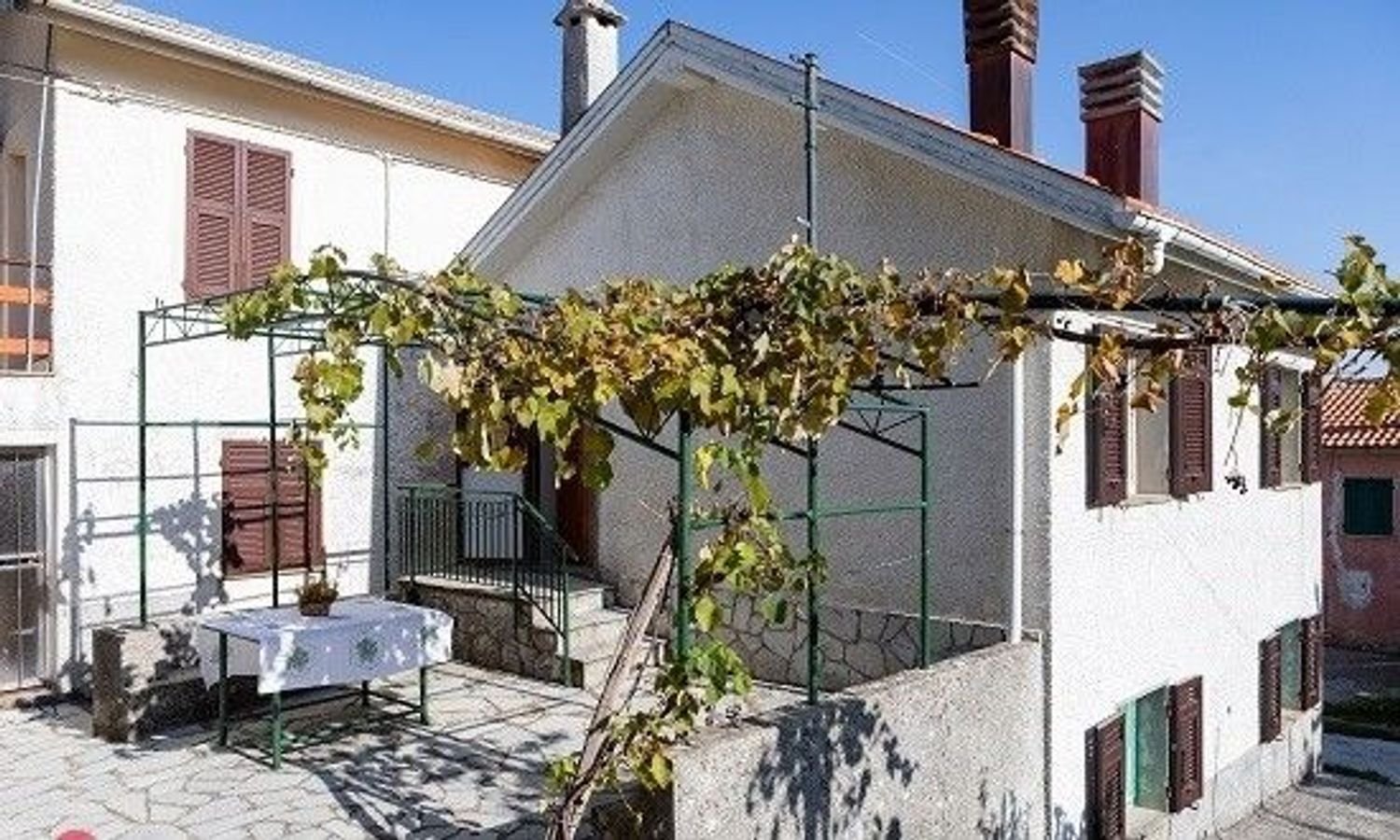 3 rooms Villa in Varese Ligure, Italy No. 31684
