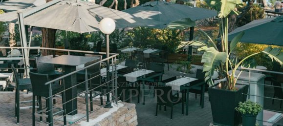 Propiedad comercial de 3 habitaciónes en Bordighera, Italy No. 9971 20