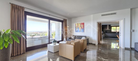 5 bedrooms Villa in Malaga, Spain No. 22687 18