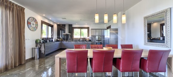 5 bedrooms Villa in Malaga, Spain No. 22687 5