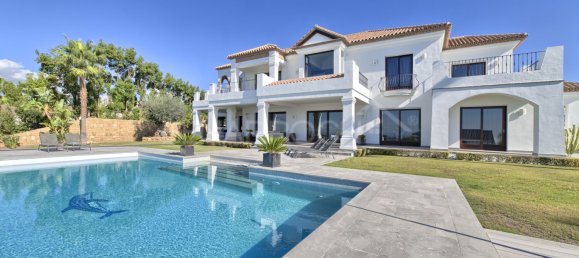 5 bedrooms Villa in Malaga, Spain No. 22687 23