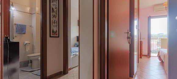 2-salle Appartement à Poli, Italy No. 28659 21