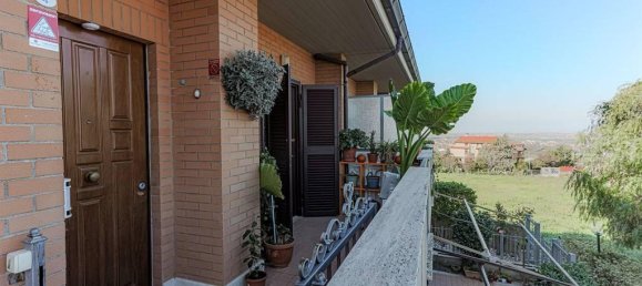 2-salle Appartement à Poli, Italy No. 28659 32