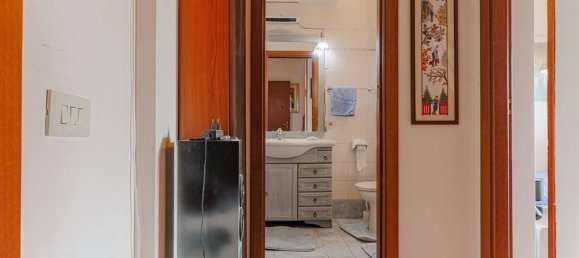 2-salle Appartement à Poli, Italy No. 28659 14
