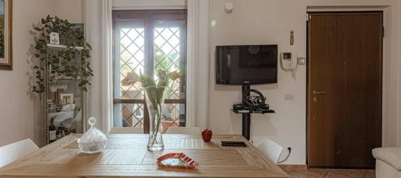 2-salle Appartement à Poli, Italy No. 28659 6