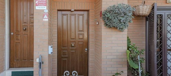 2-salle Appartement à Poli, Italy No. 28659 39