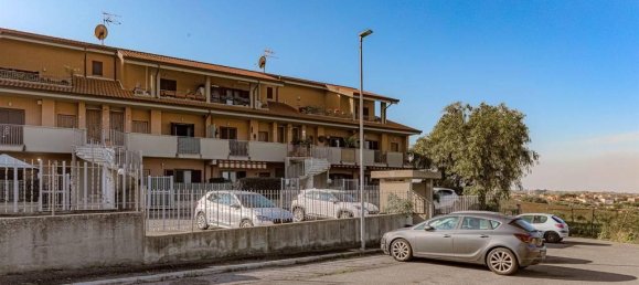 2-salle Appartement à Poli, Italy No. 28659 44