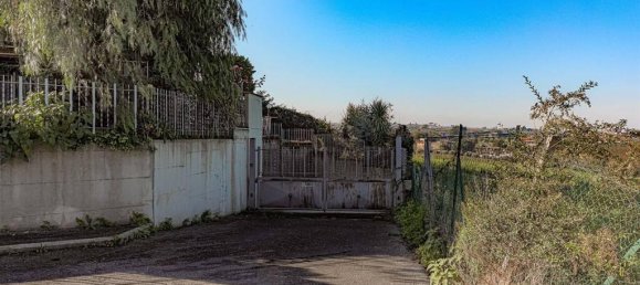 2-salle Appartement à Poli, Italy No. 28659 47