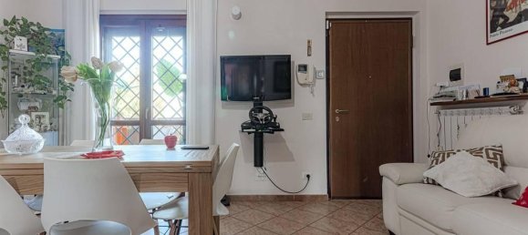 2-salle Appartement à Poli, Italy No. 28659 3