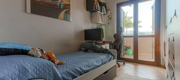 2-salle Appartement à Poli, Italy No. 28659 20