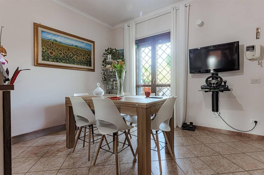 2-salle Appartement à Poli, Italy No. 28659