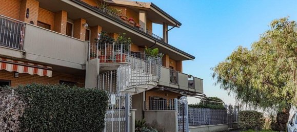 2-salle Appartement à Poli, Italy No. 28659 42