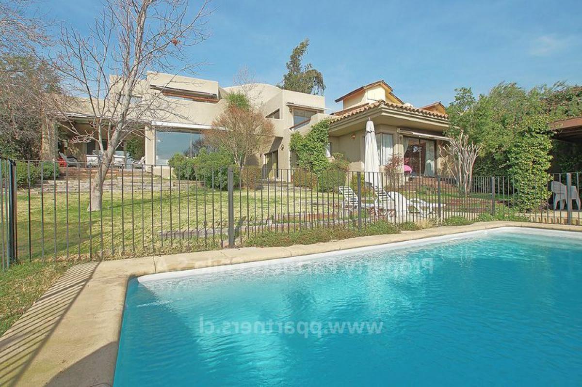 4 bedrooms House in Santiago, Chile No. 5610