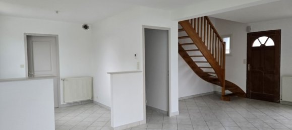 Casa de 4 dormitorios en Lecousse, France No. 270941 2