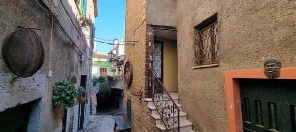 2غرفة شقة في Collevecchio, Italy رقم 228523 3