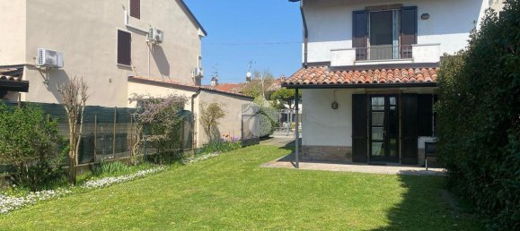 4 rooms House in Isola Sant'Antonio, Italy No. 13196 26