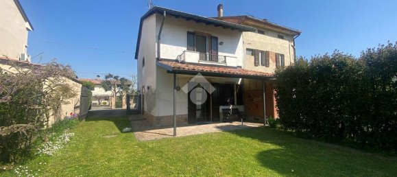 4 rooms House in Isola Sant'Antonio, Italy No. 13196 25