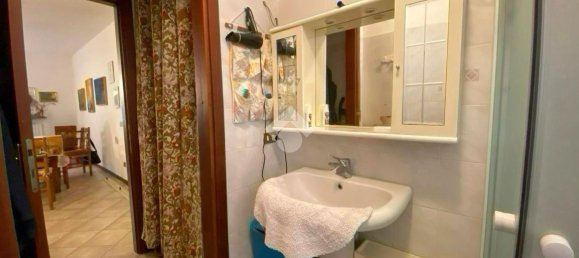 4 rooms House in Isola Sant'Antonio, Italy No. 13196 10