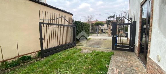 4 rooms House in Isola Sant'Antonio, Italy No. 13196 15