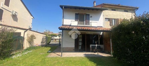 4 rooms House in Isola Sant'Antonio, Italy No. 13196 35