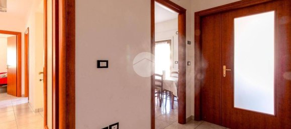 3 bedrooms Apartment in L'Aquila, Italy No. 219338 3