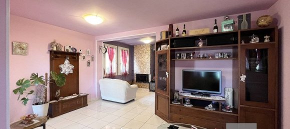 4 bedrooms Villa in Grantorto, Italy No. 275230 3
