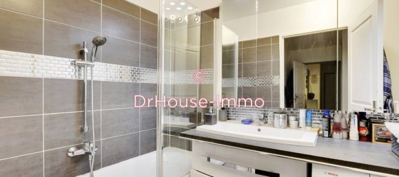 3 bedrooms Apartment in Les Lilas, France No. 142788 9