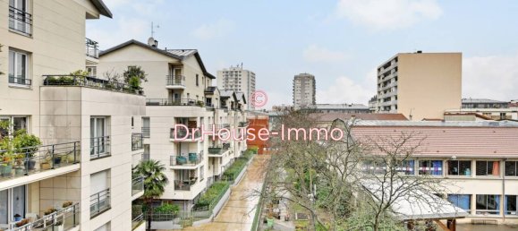 3 bedrooms Apartment in Les Lilas, France No. 142788 8