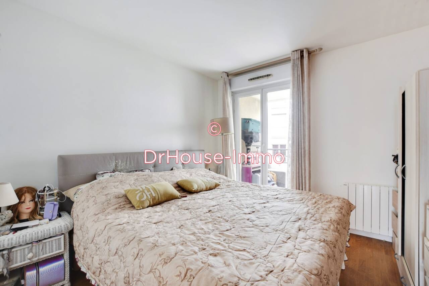 3 bedrooms Apartment in Les Lilas, France No. 142788