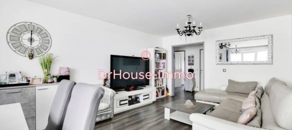 3 bedrooms Apartment in Les Lilas, France No. 142788 3