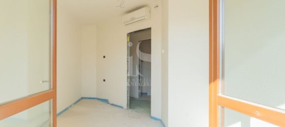 3-salle Appartement à Agrate Brianza, Italy No. 188213 27