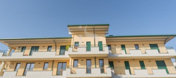 3-salle Appartement à Agrate Brianza, Italy No. 188213 5